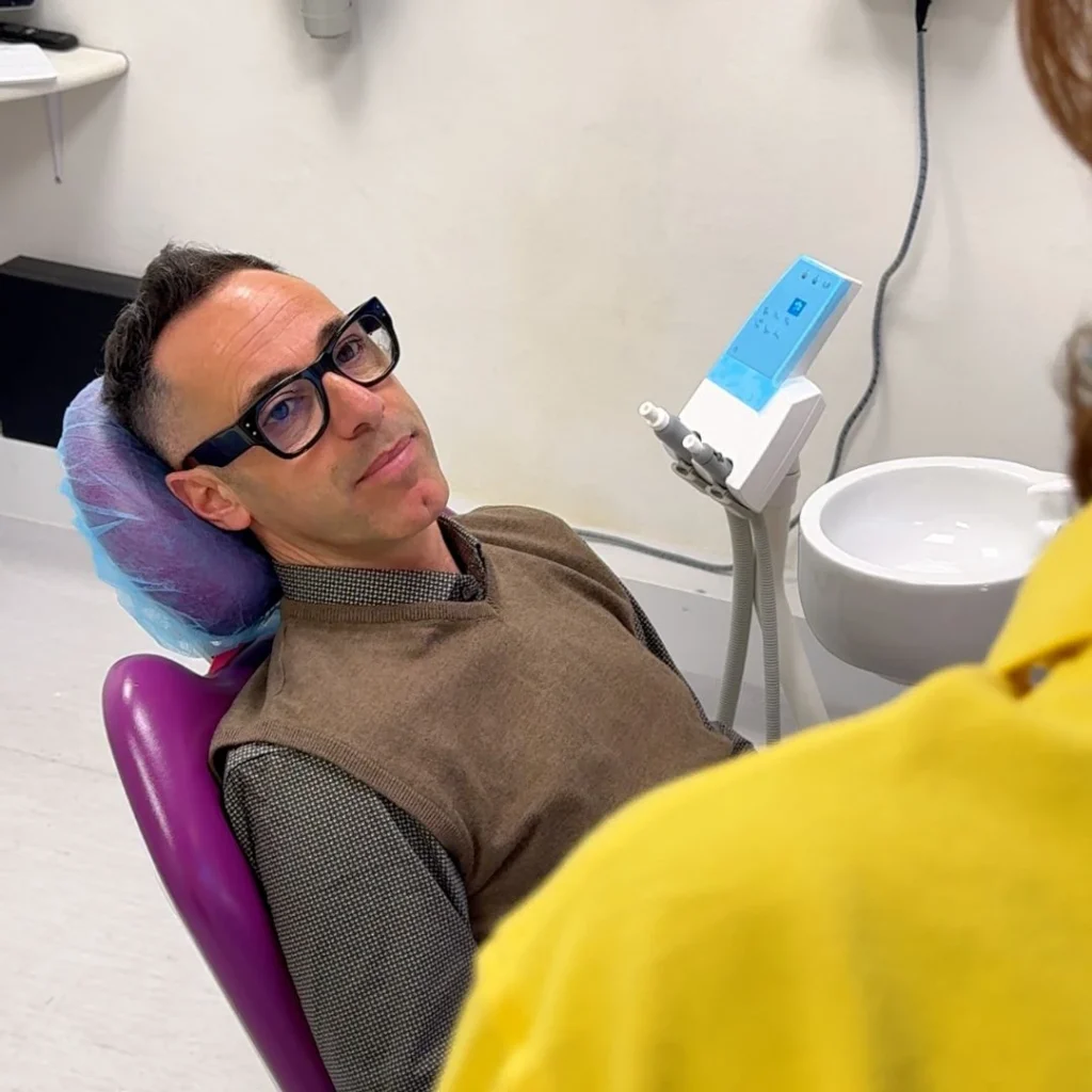 Come funziona lo sbiancamento dentale dal dentista 1 Come funziona lo sbiancamento dentale dal dentista